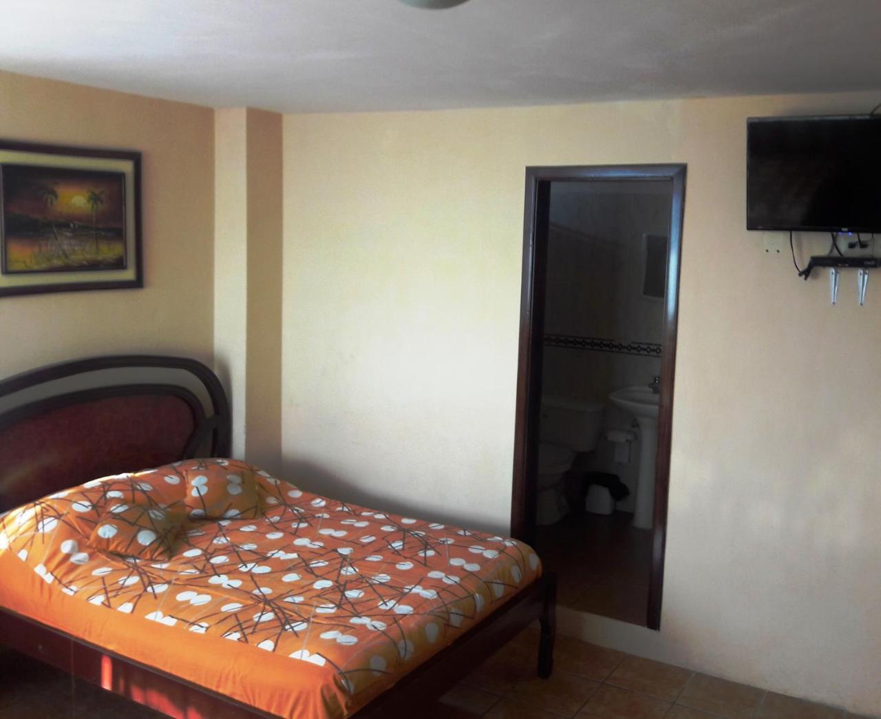 Hostal Haziel Салинас Экстерьер фото